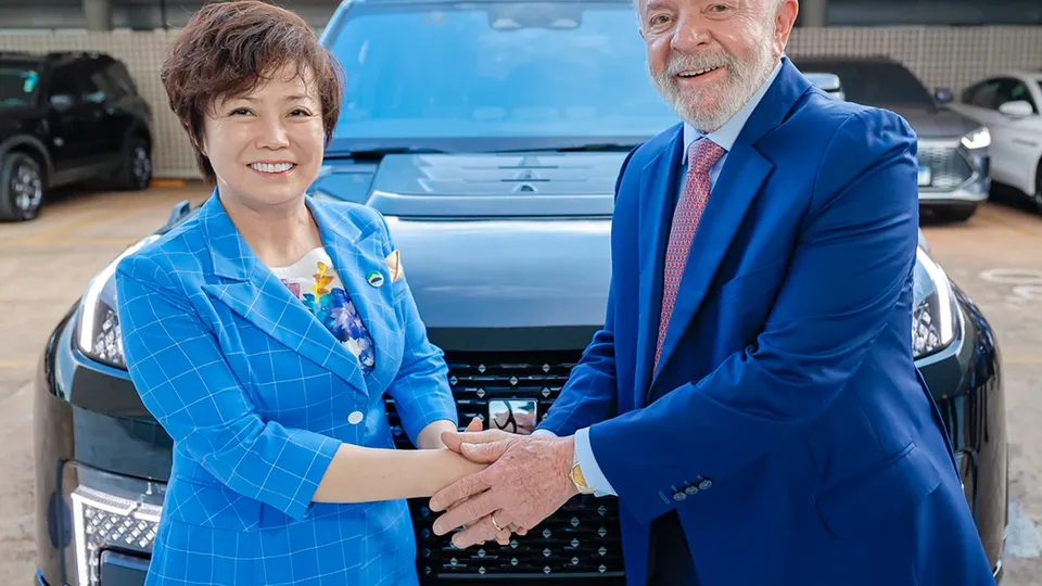 BYD apresenta a Lula planos para produzir híbridos com etanol e eletricidade no Brasil