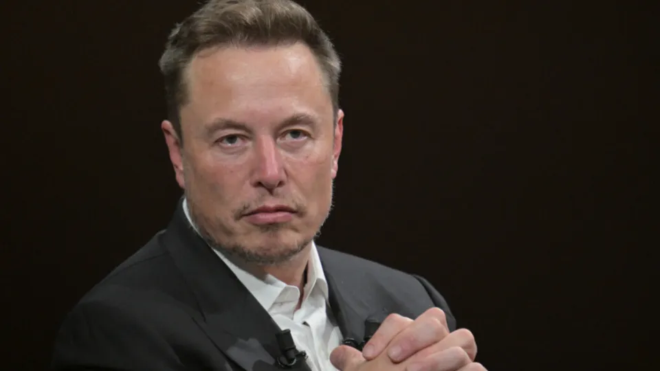 Tribunal de Delaware mantém decisão que considera excessiva a compensação de 55,8 bilhões de dólares a Musk, desconsiderando votação de acionistas.
