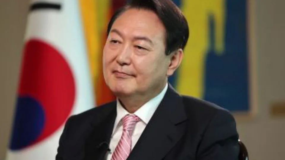 O presidente Yoon Suk Yeol anunciou a declaração de lei marcial emergencial para proteger a Coreia do Sul de espiões norte-coreanos.