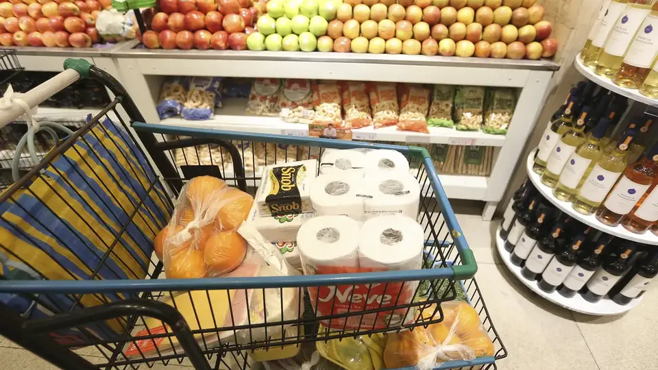 Dados do IBGE mostram que o consumo das famílias teve alta de 1,5% em relação ao segundo trimestre de 2024.