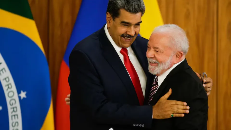 Nicolás Maduro expressa solidariedade a Lula, ironizando a situação política no Brasil após suas próprias ações golpistas.
