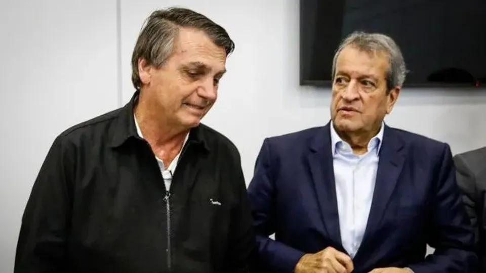 Bolsonaro solicita autorização a Moraes para comparecer ao funeral de Valdemar Costa Neto