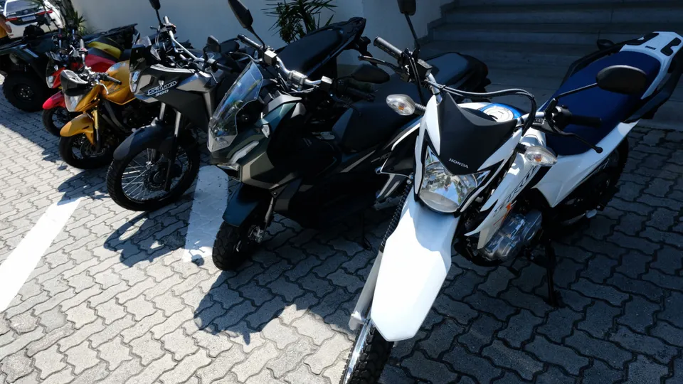 De acordo com a Fenabrave, as vendas de motocicletas somaram 147 mil unidades em novembro, um aumento significativo em relação ao ano anterior.