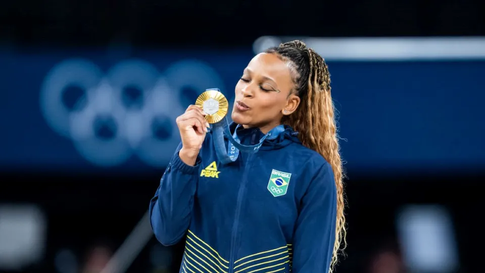 A ginasta brasileira, maior medalhista olímpica da história do país, brilha em lista da BBC