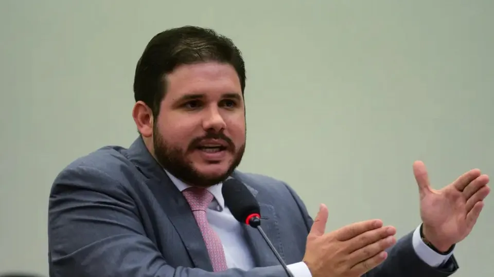 Hugo Motta promete apoio incondicional à agenda do agronegócio se eleito presidente da Câmara