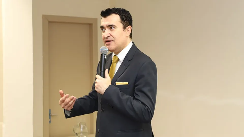 Dez alunos relatam episódios de assédio e abuso sexual cometidos pelo professor Alysson Mascaro entre 2006 e 2024