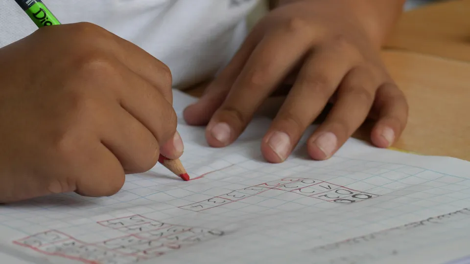 Estudo revela que 51% dos alunos brasileiros de 9 anos não dominam matemática básica