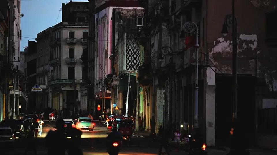 O sistema elétrico da ilha sofreu nova queda na madrugada desta quarta-feira, afetando milhões de cubanos.