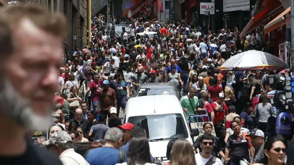 Desigualdade racial persiste no mercado de trabalho brasileiro em 2023, aponta IBGE