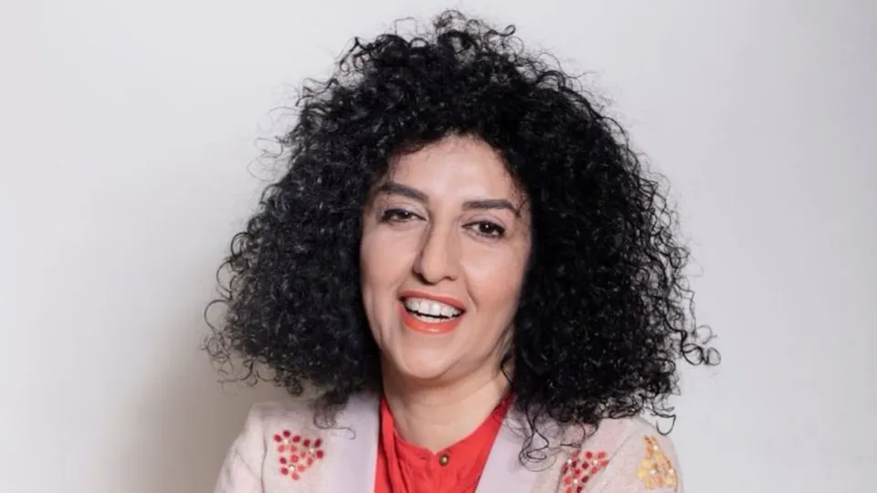 Narges Mohammadi, ganhadora do Nobel da Paz em 2023, recebe licença para tratamento médico após pressões internacionais.
