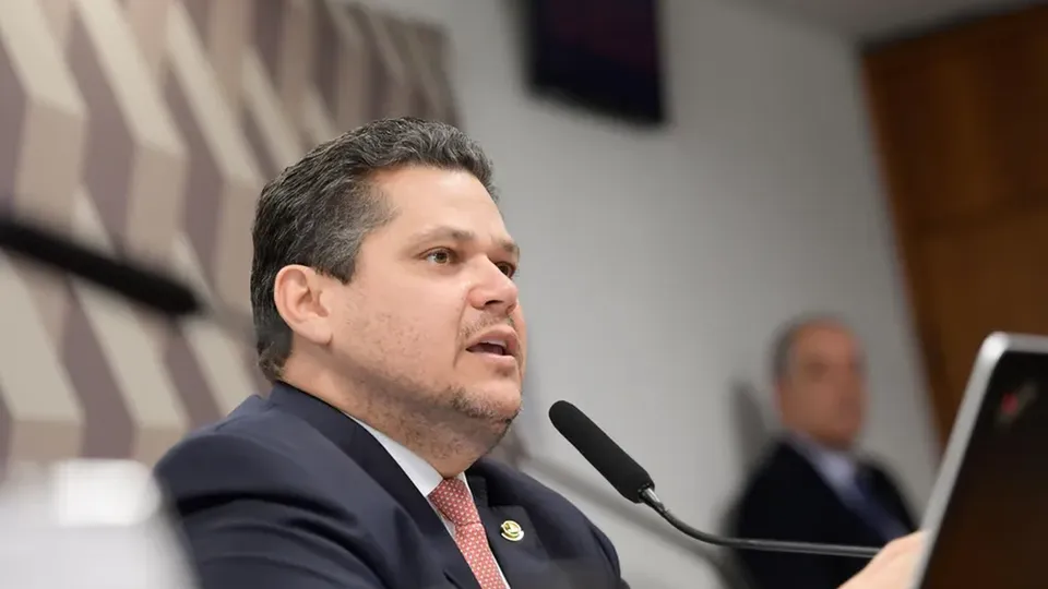 O presidente da CCJ, Davi Alcolumbre, anunciou que a votação do projeto pode ocorrer na quarta-feira seguinte.
