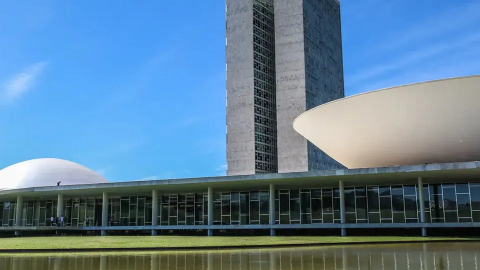 A Comissão de Constituição e Justiça do Senado Federal autorizou infiltrações em ambientes digitais para apurar crimes contra crianças e adolescentes.