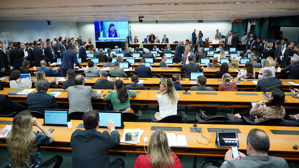 Aprovado o relatório preliminar da LDO 2025, com previsão de votação final até 18 de dezembro.