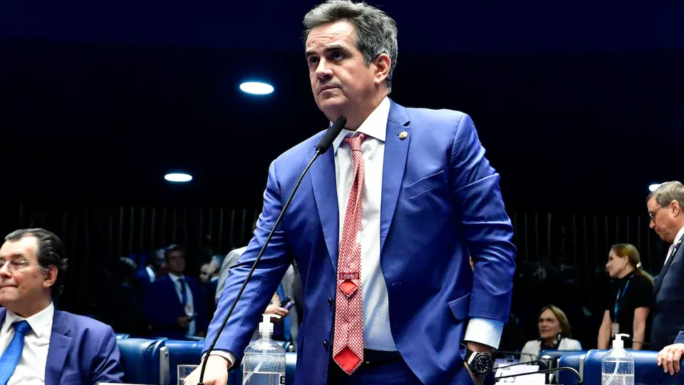 Senador argumenta que o Centrão tem papel fundamental na estabilidade política do Brasil, evitando radicalismos.