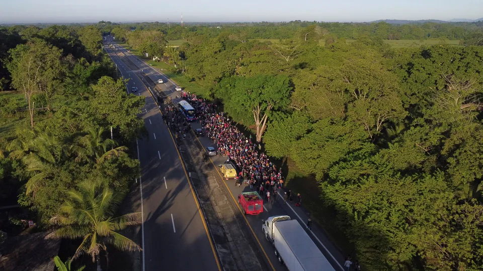 Em resposta à pressão dos EUA, autoridades mexicanas detiveram mais de 5.200 imigrantes em uma operação nacional.