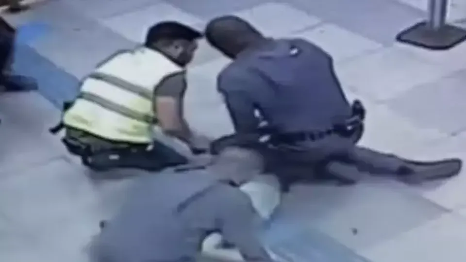 Jadson Vitor de Sousa Pires, de 30 anos, foi imobilizado por seguranças. Um agente foi preso pela Polícia Civil.