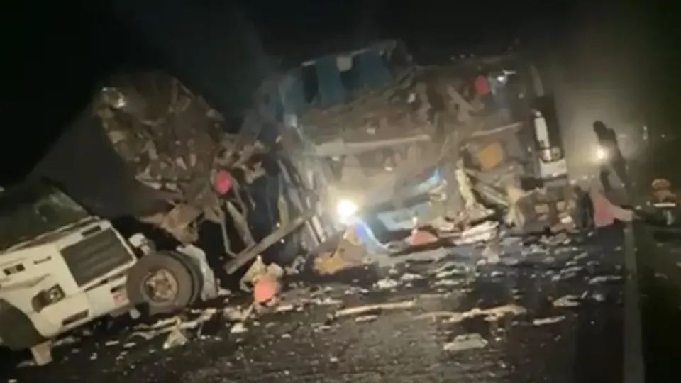 Colisão ocorreu na BR-110, em Olindina, envolvendo cerca de 90 pessoas na noite de quarta-feira