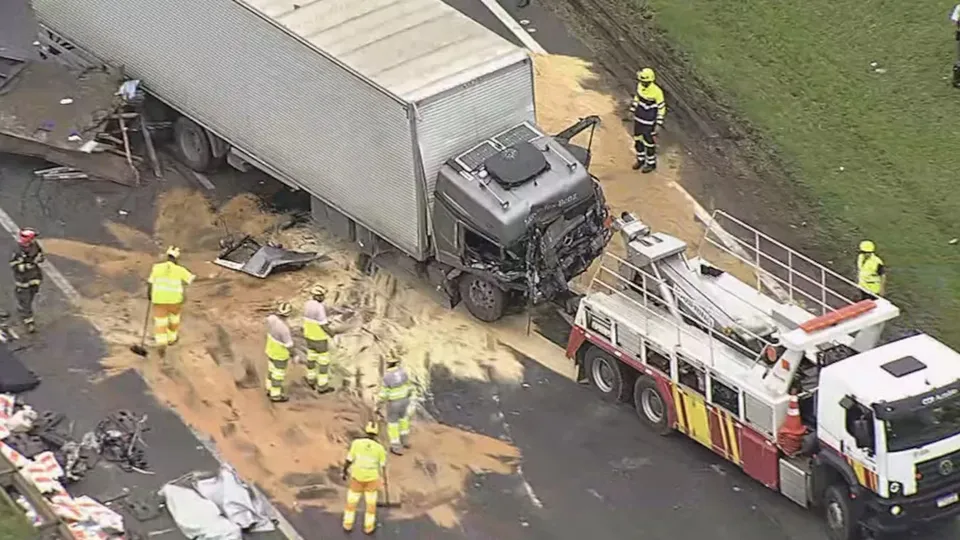 Acidente na Rodovia dos Bandeirantes causa quatro mortes e cinco feridos em Jundiaí