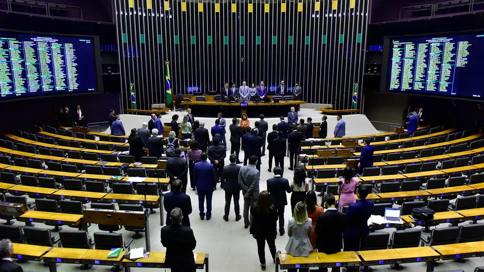Com a urgência aprovada, governo luta por apoio do Congresso na votação das medidas fiscais