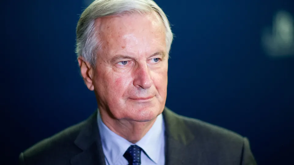 O premiê Michel Barnier entregou sua renúncia ao presidente Emmanuel Macron após a votação que derrubou seu governo.
