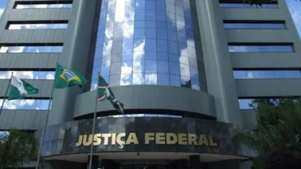 Entidades judiciais rebatem PEC contra supersalários e ameaçam aposentadoria em massa