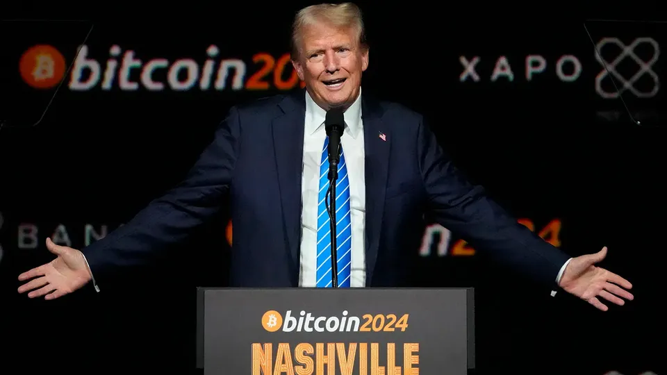 O ex-presidente Donald Trump afirmou que sua vitória nas eleições impactou a cotação do bitcoin, agora acima de 100 mil dólares.