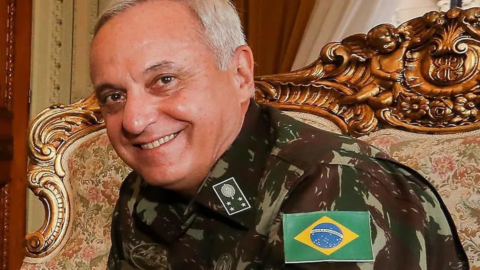 Ex-chefe do Estado-Maior do Exército se posiciona contra acusações de ser informante de Moraes