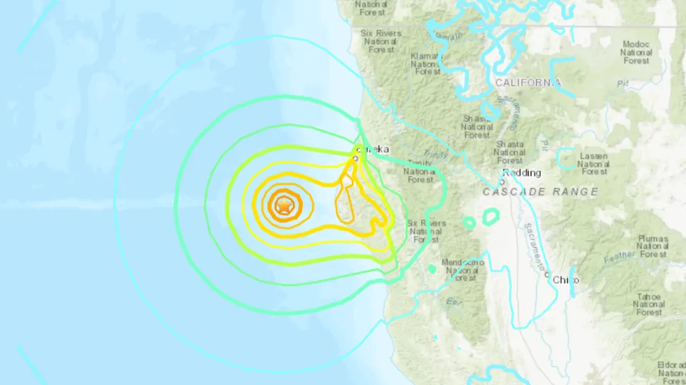 Terremoto de magnitude 7 atinge a Califórnia e alerta de tsunami é emitido