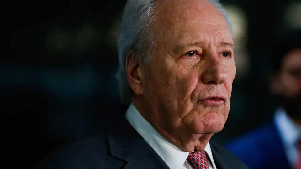 Ricardo Lewandowski destaca a importância de um uso progressivo da força nas ações policiais em resposta à violência em SP.