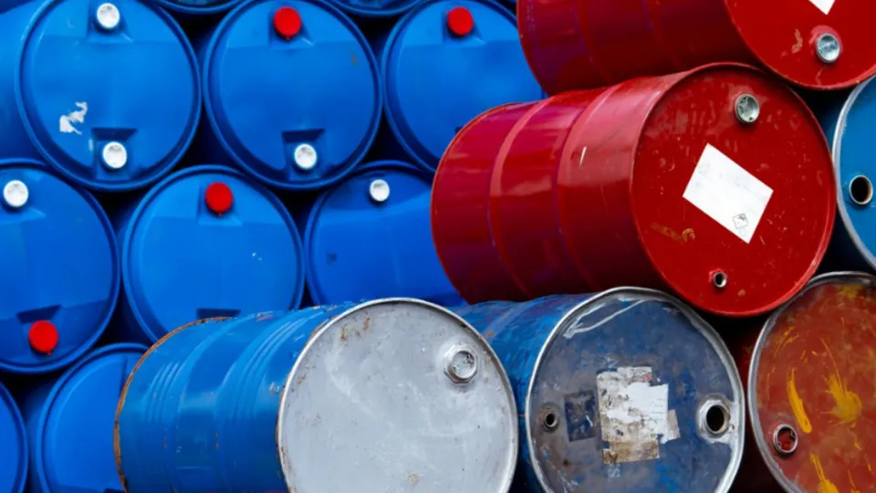 Mercado reage com descontentamento à prorrogação dos cortes na produção de petróleo até 2025