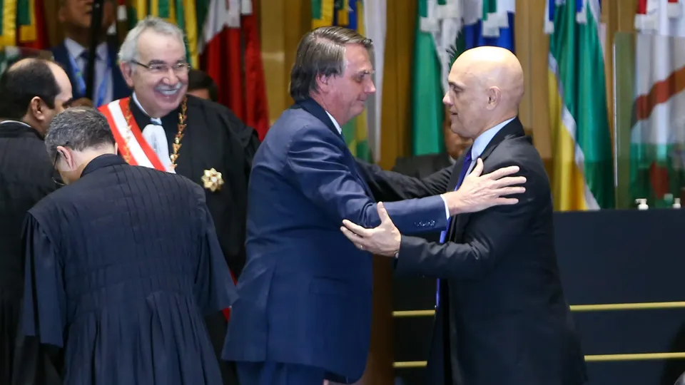 A defesa do ex-presidente argumenta que Moraes é parte interessada na investigação sobre tentativa de golpe.