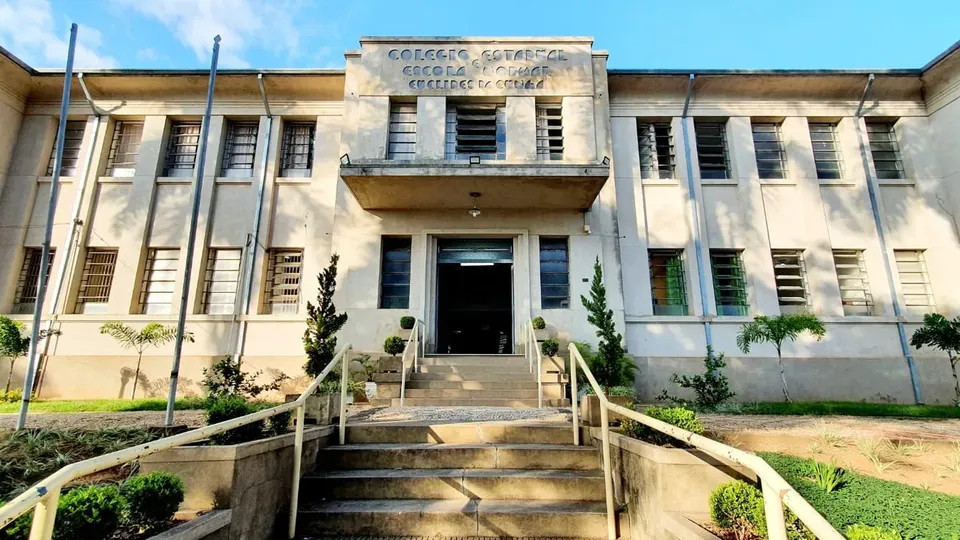 Câmera de monitoramento é encontrada em banheiro feminino de escola em SP