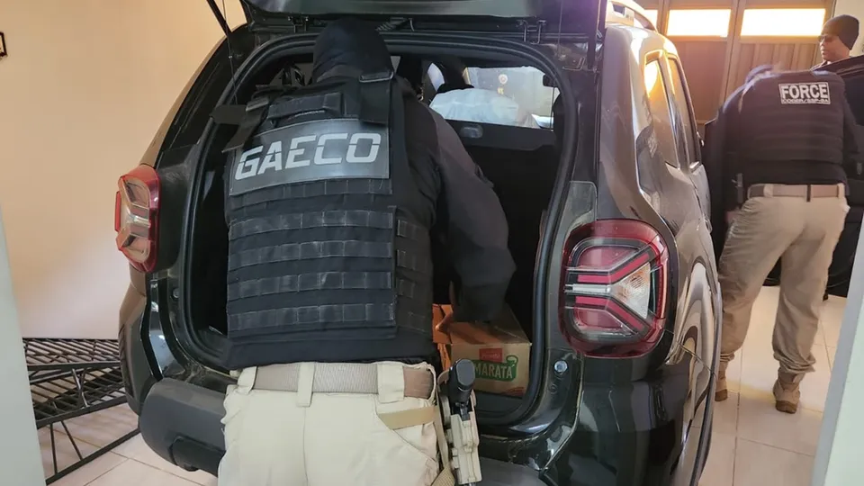 Cinco policiais militares são alvos de busca e apreensão por envolvimento em grupo de extermínio e homicídios na Bahia.