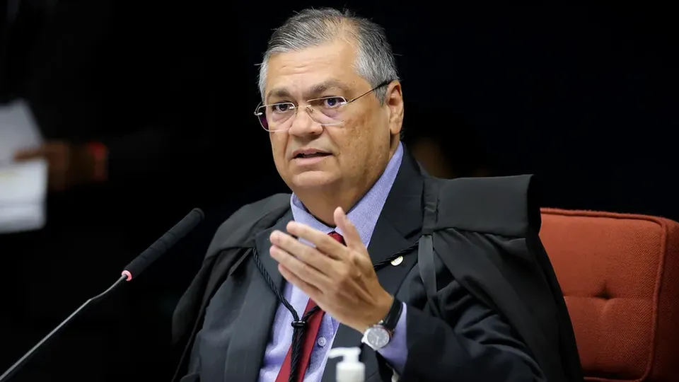 Dino exige que a Controladoria-Geral da União se manifeste sobre a organização de dados de emendas parlamentares.