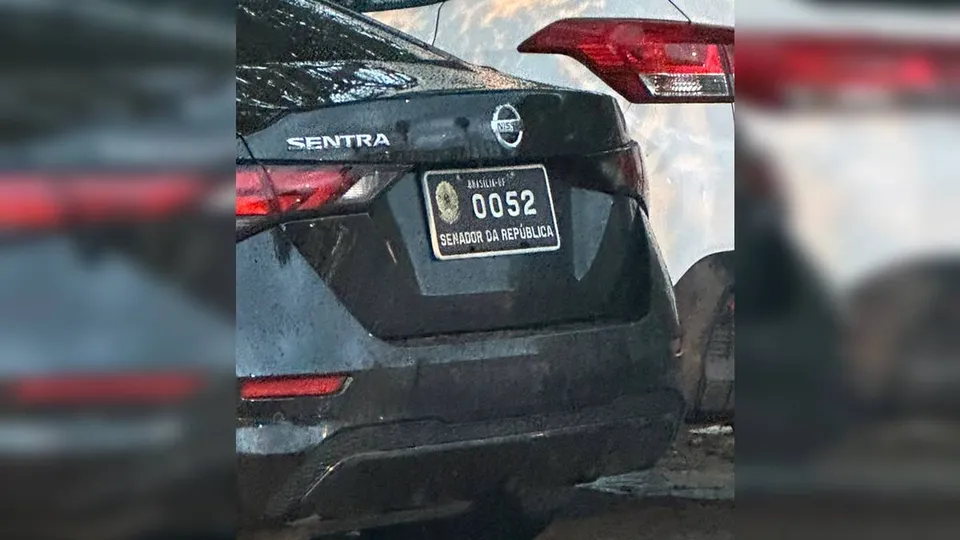 Veículo do Senado, usado por Fabiano Contarato, foi visto em estacionamento de academia, infringindo a lei.