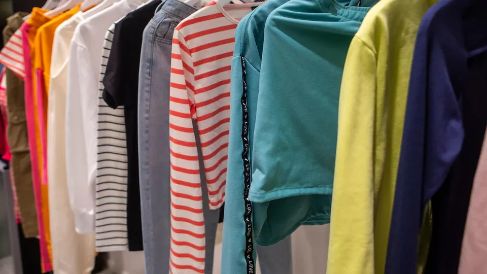 Estados discutem aumento do ICMS para até 25%, o que pode encarecer compras internacionais; entenda as consequências.