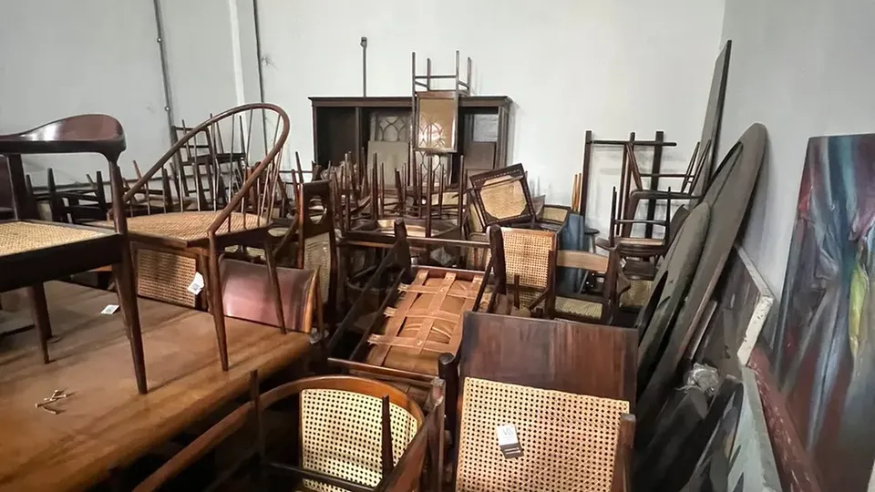 Designer, que faleceu em 2014, teve obras falsificadas vendidas por preços altos em lojas e sites