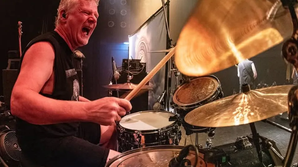 Iron Maiden apresenta Simon Dawson como novo baterista após saída de Nicko McBrain