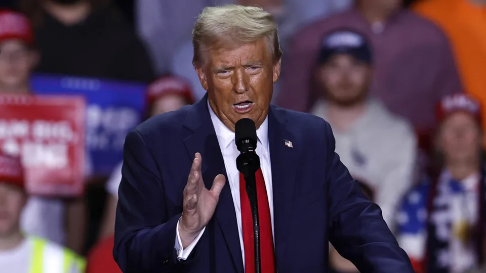 O presidente eleito dos EUA, Donald Trump, afirmou que consideraria deixar a OTAN se não houver um 'acordo justo'.