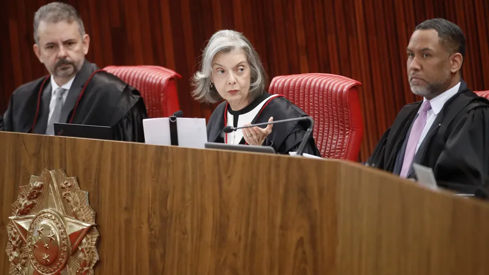 Com abstenção de 29,26% nas últimas eleições, TSE considera aumentar multas e restringir justificativas de ausência.
