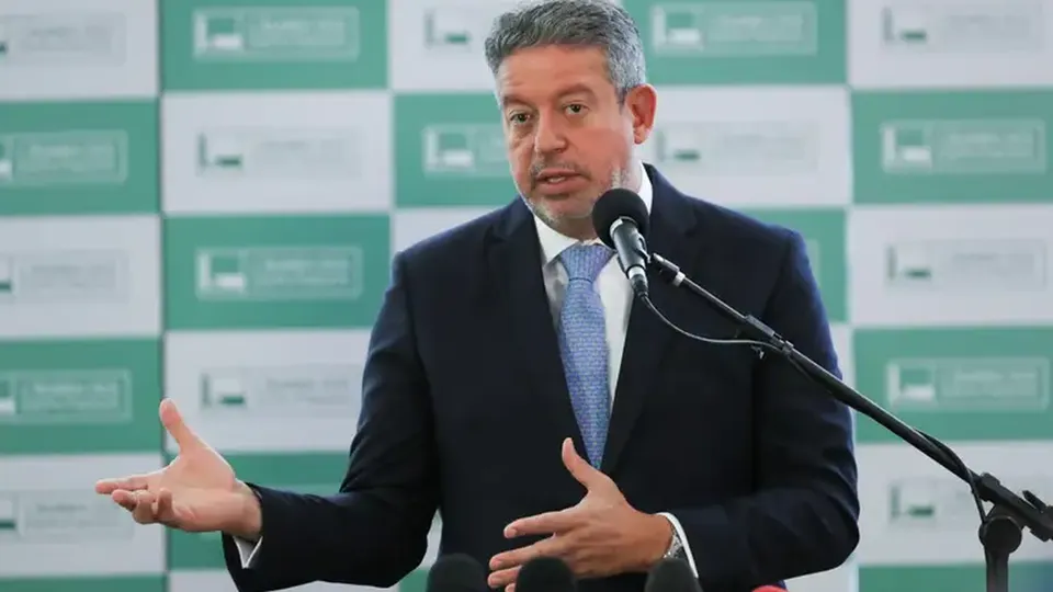 Com apoio do presidente Arthur Lira, a Câmara votará propostas de segurança pública, incluindo instalação de detectores de metal.