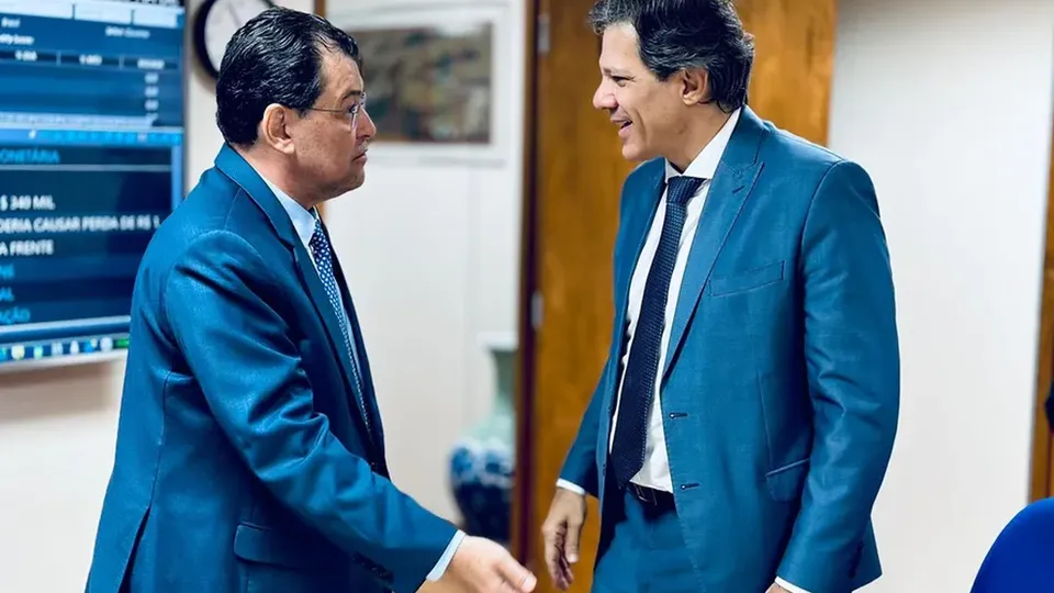 Eduardo Braga defende mudanças que podem impactar a sonegação, mas críticas surgem sobre aumento da carga tributária.