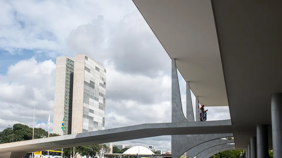 Medida visa reverter a crise com o Legislativo e facilitar a tramitação de propostas fiscais