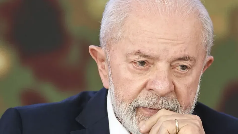 Lula é submetido a cirurgia em São Paulo após dor de cabeça intensa