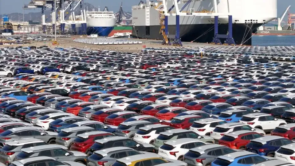 As exportações chinesas cresceram apenas 6,7% em novembro, abaixo das expectativas, enquanto importações caem 3,9%.