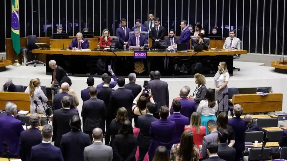 Presidente da Câmara destaca insatisfação no Congresso sobre novas regras de emendas e desafios para a aprovação do pacote fiscal