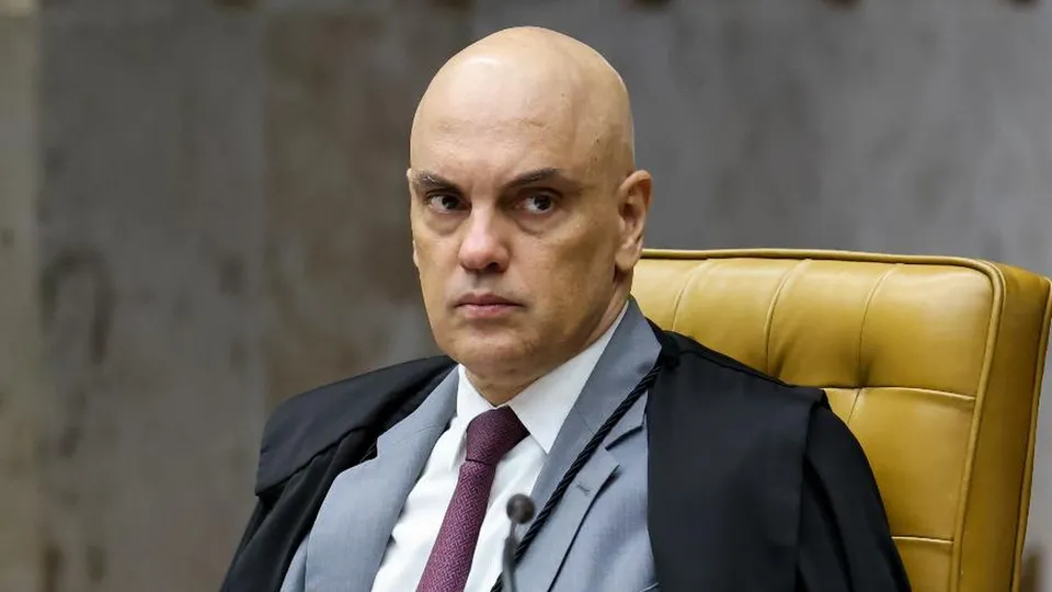 O ministro do STF, Alexandre de Moraes, suspendeu nomeações de familiares do governador Carlos Brandão por nepotismo cruzado.