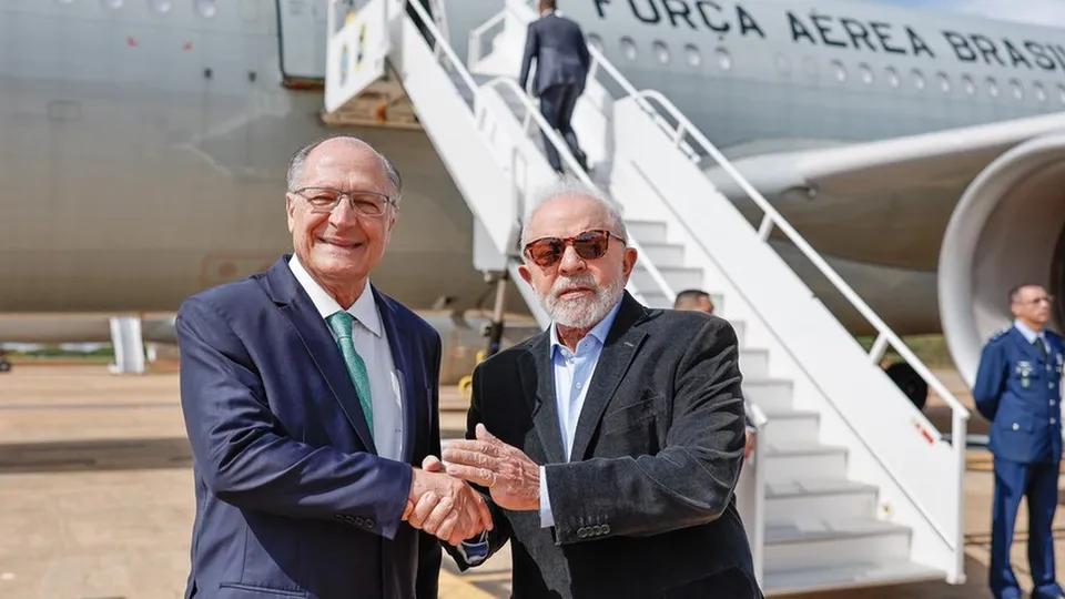 Lula decide permanecer na presidência e não passará cargo a Alckmin mesmo internado na UTI