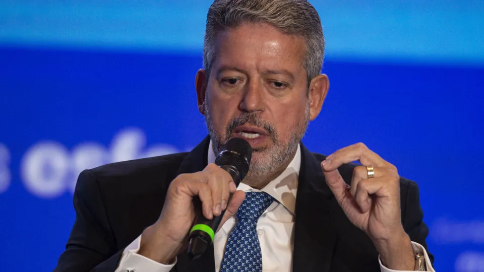 O presidente da Câmara dos Deputados, Arthur Lira, comentou sobre a análise da proposta de reforma tributária em andamento.
