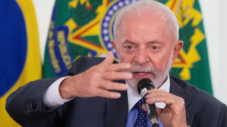 Pesquisa revela que 40% dos brasileiros acreditam que a economia piorou e 46% desaprovam a gestão atual.